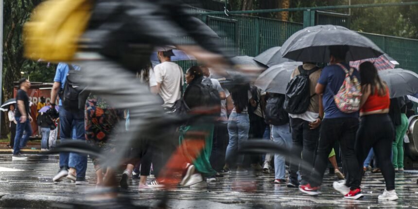 Frente fria potencializa efeitos de massa quente e úmida do Sudeste