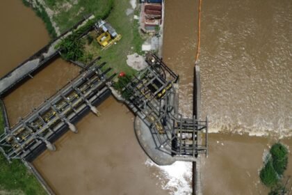 Captação é retomada após poluente contaminar água que abastece cidades no Rio