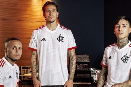 Flamengo apresenta novo uniforme 2 para a temporada 2024; veja fotos