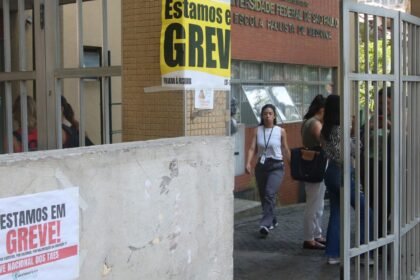 Governo propõe a servidores da educação reajuste de 9% em 2025