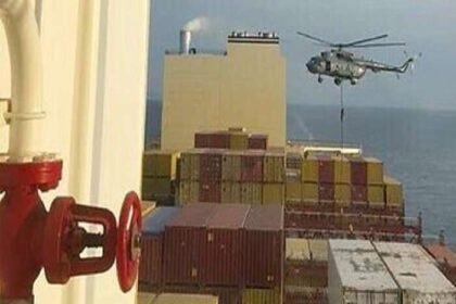 Irã apreende navio cargueiro associado a Israel no Estreito de Ormuz