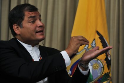 “Nem nas piores ditaduras a embaixada de um país foi violada“, diz Rafael Correa sobre prisão de ex-vice-presidente do Equador