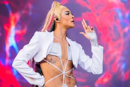 Pabllo Vittar faz mistério e revela já ficado com jogador de futebol