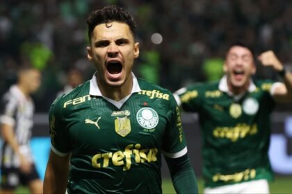 Palmeiras bate o Santos, reverte mais uma final e é tricampeão paulista