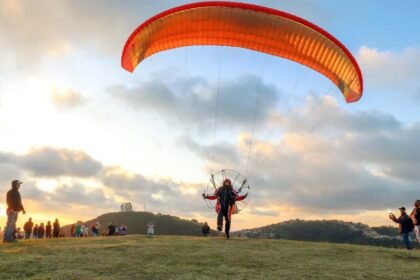 Revoada de paramotor é atração esportiva no fim de semana de Ribeirão Pires