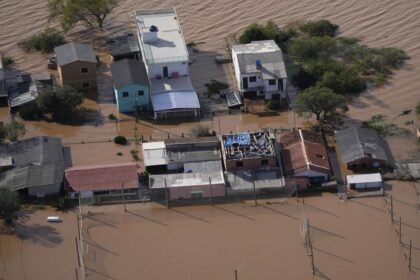 Fortes chuvas provocam alamentos, destruição e mortes no Rio Grande do Sul — Foto: Andre Penner/AP