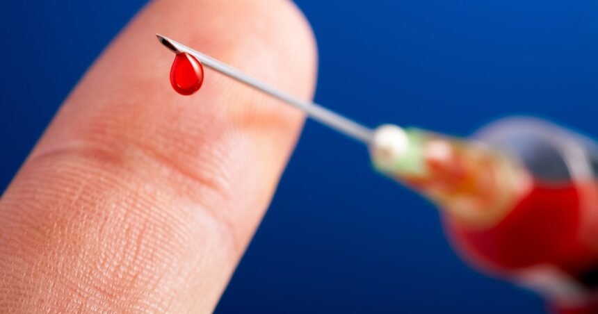 Cientistas criam método que pode detectar 67 doenças com análise de uma única gota de sangue