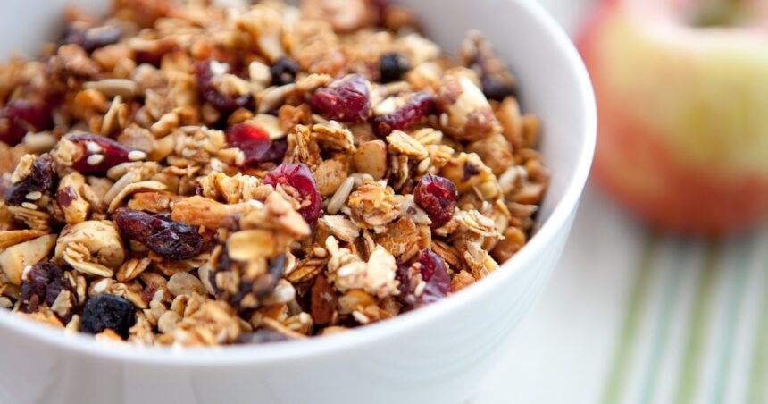 Granola: mistura é nutritiva, mas é preciso escolher bem para garantir os benefícios; entenda