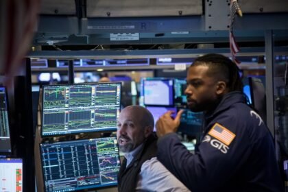 Operadores na bolsa de valores de Nova York (Nyse) — Foto: Michael Nagle/Bloomberg